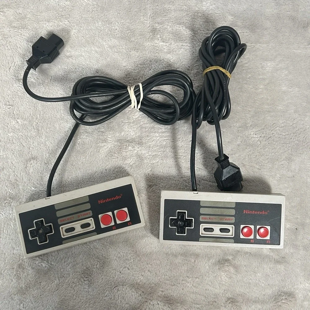 Vintage Nintendo NES-001 Entertainment System Controllers Video Games Lot OEM